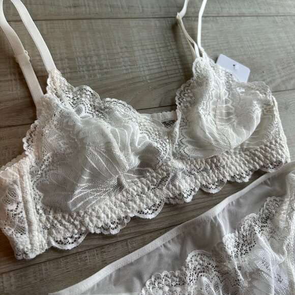 Soft cup bralette MARY 34A + panties thong - Picture 3 of 10